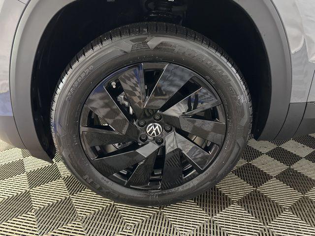 new 2026 Volkswagen Atlas car, priced at $45,344