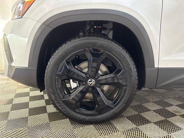 new 2025 Volkswagen Taos car, priced at $36,092