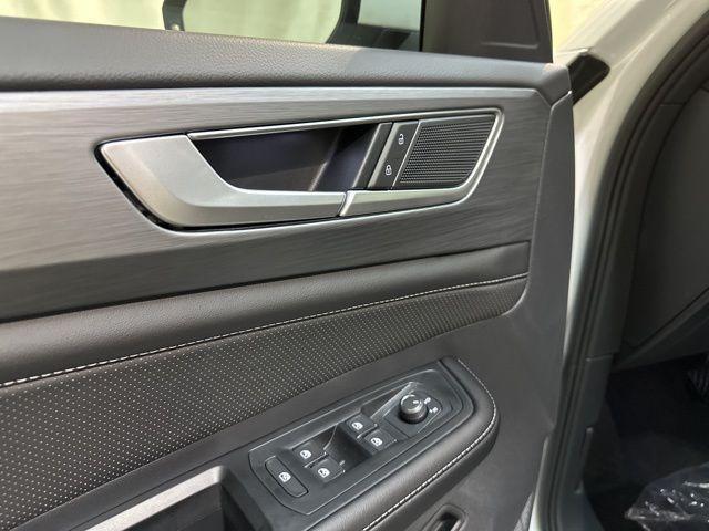 new 2026 Volkswagen Atlas Cross Sport car, priced at $46,212