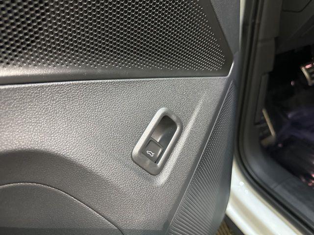 new 2025 Volkswagen Tiguan car, priced at $34,189