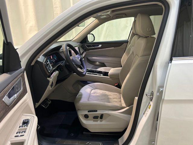 new 2025 Volkswagen Atlas car, priced at $51,408