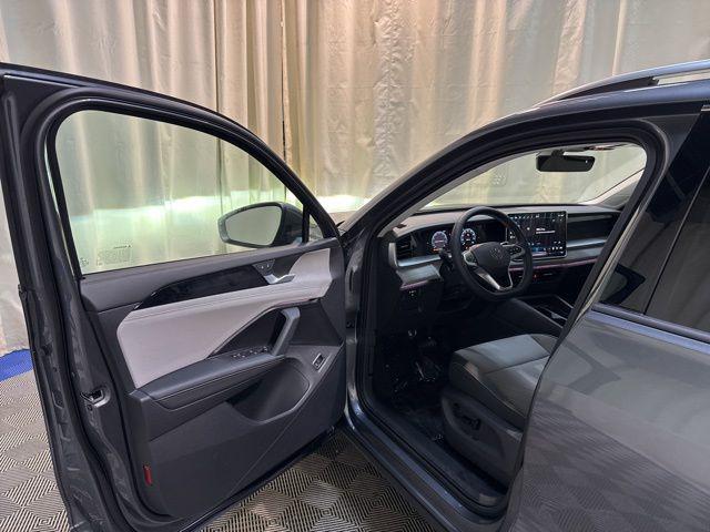 new 2025 Volkswagen Tiguan car, priced at $34,323