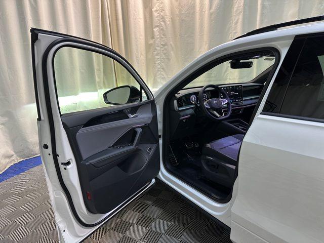 new 2025 Volkswagen Tiguan car, priced at $36,063