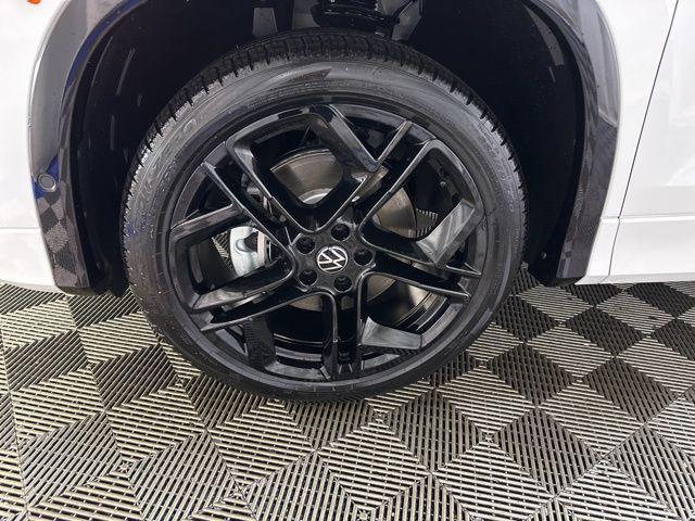 new 2025 Volkswagen Tiguan car, priced at $34,916