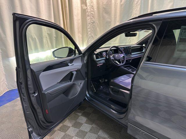 new 2025 Volkswagen Tiguan car, priced at $34,236