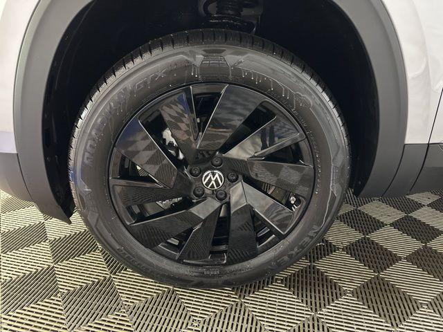 new 2026 Volkswagen Atlas car, priced at $44,309