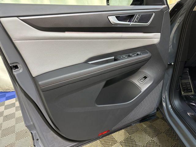 new 2025 Volkswagen Atlas car, priced at $43,726