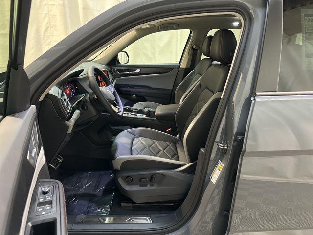 new 2025 Volkswagen Atlas car, priced at $43,726