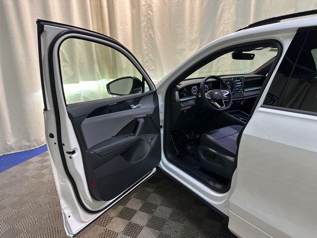 new 2025 Volkswagen Tiguan car, priced at $34,916