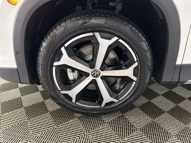 new 2025 Volkswagen Tiguan car, priced at $35,050