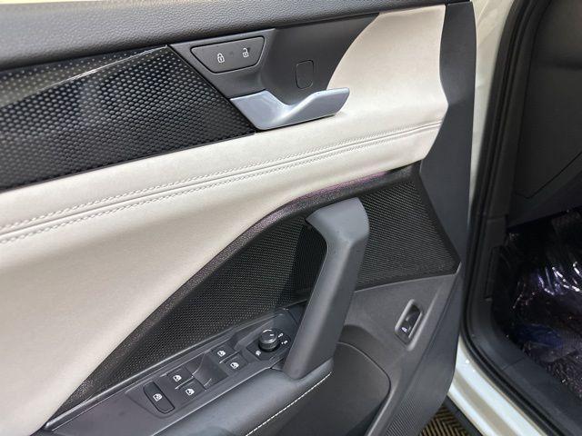 new 2025 Volkswagen Tiguan car, priced at $35,050