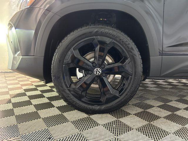 new 2025 Volkswagen Taos car, priced at $35,889