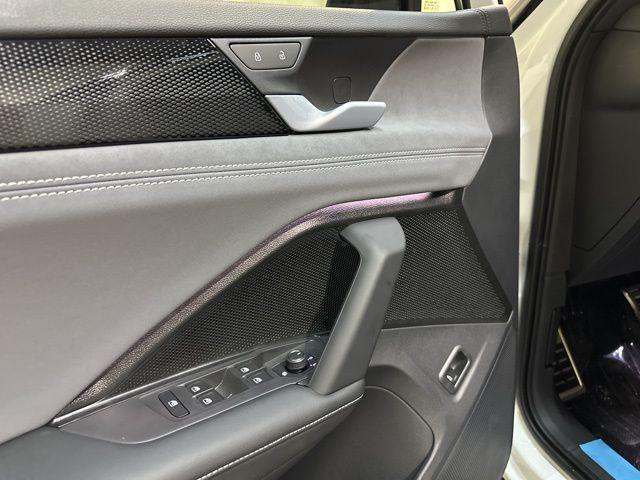 new 2025 Volkswagen Tiguan car, priced at $35,053