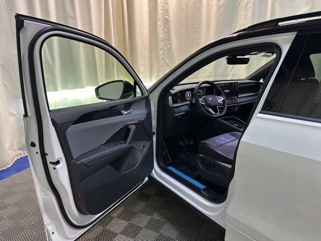 new 2025 Volkswagen Tiguan car, priced at $35,053