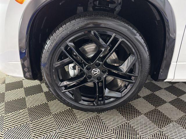 new 2025 Volkswagen Tiguan car, priced at $35,053