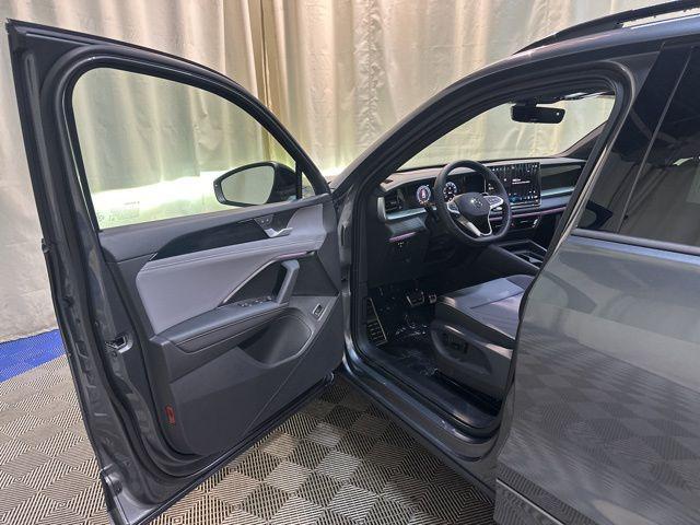 new 2025 Volkswagen Tiguan car, priced at $37,850
