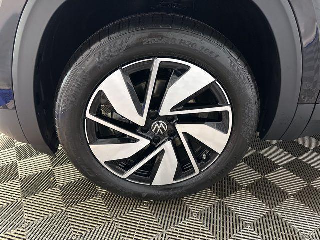new 2025 Volkswagen Atlas car, priced at $42,341