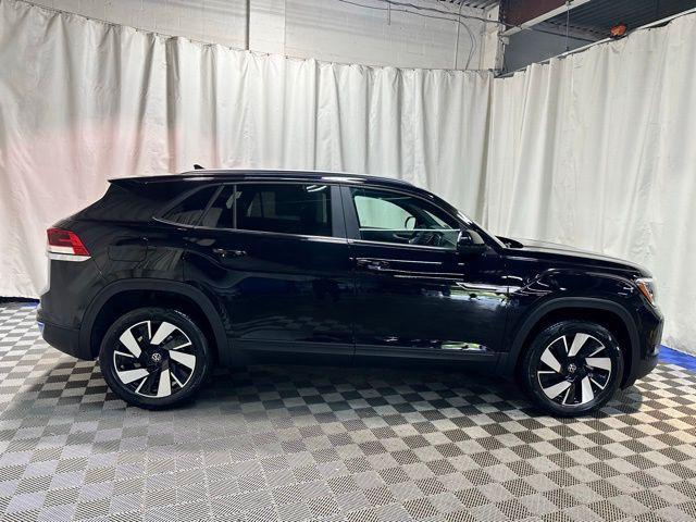 new 2024 Volkswagen Atlas Cross Sport car, priced at $40,014