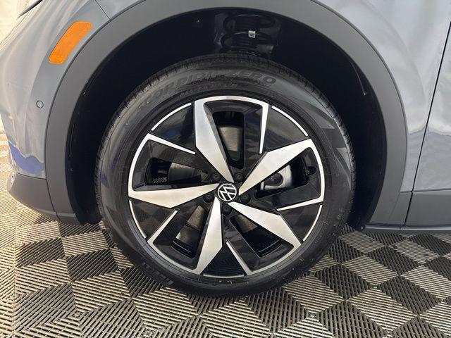 new 2025 Volkswagen ID.4 car, priced at $49,672