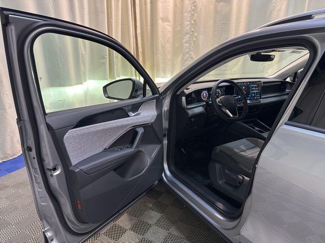 new 2025 Volkswagen Tiguan car, priced at $30,172