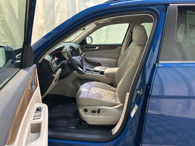 new 2025 Volkswagen Atlas car, priced at $38,200