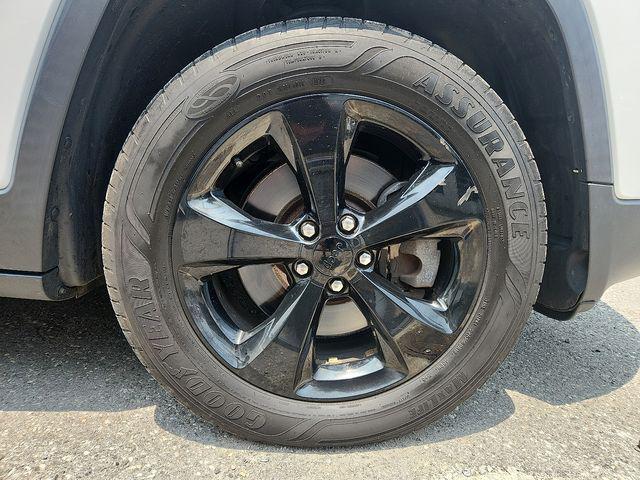 used 2018 Jeep Cherokee car, priced at $11,250