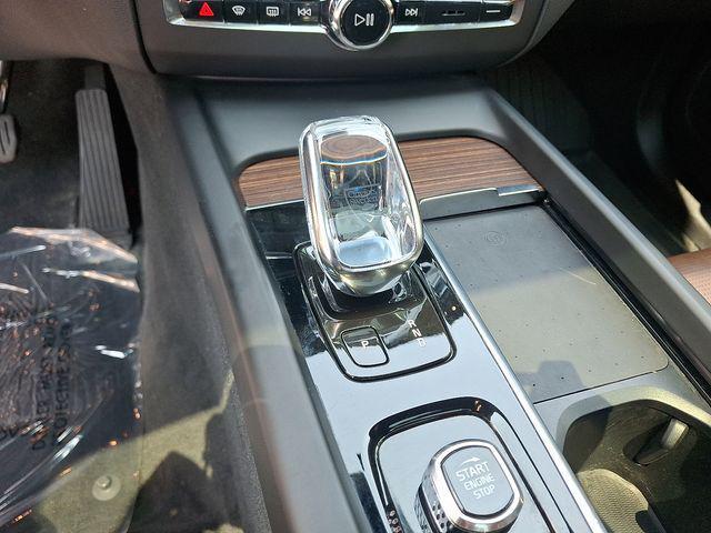 used 2022 Volvo XC60 car, priced at $34,881
