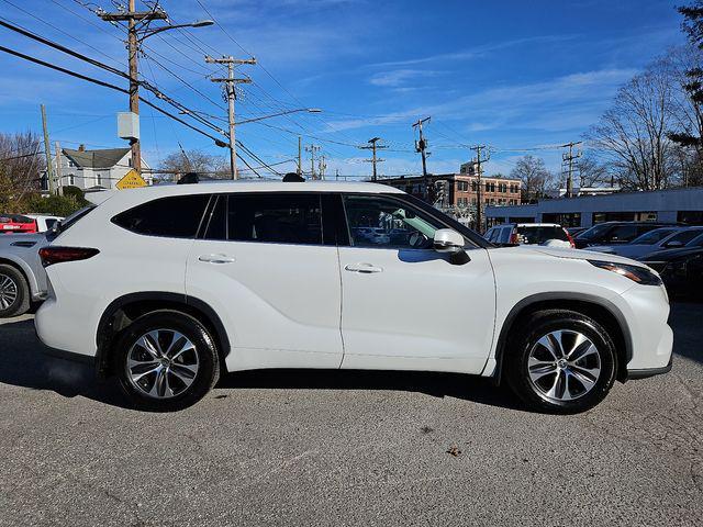 used 2022 Toyota Highlander car, priced at $35,500