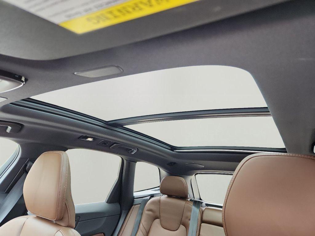 used 2022 Volvo XC60 car, priced at $38,975