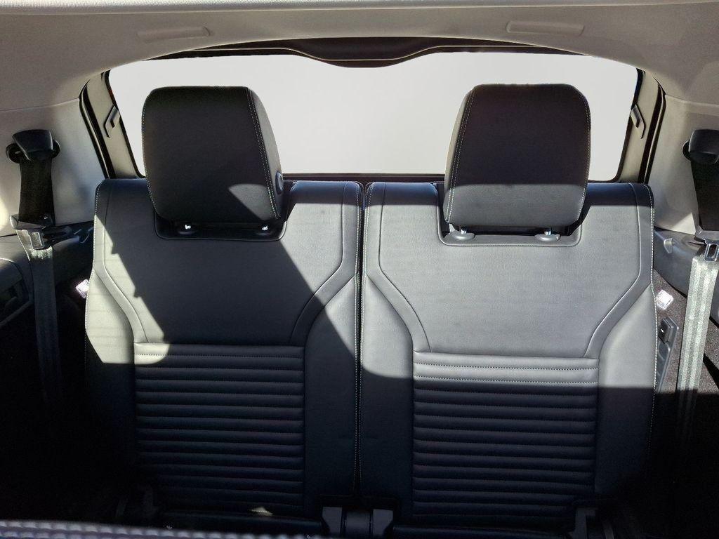 used 2024 Land Rover Discovery car, priced at $44,475