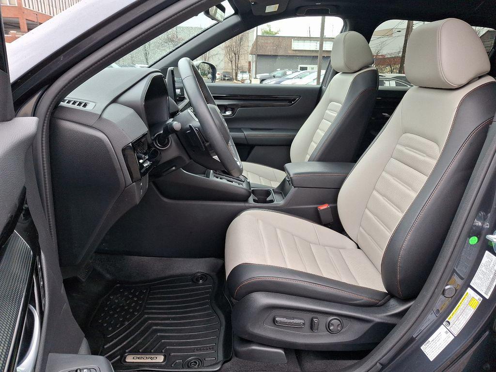 used 2025 Honda CR-V Hybrid car, priced at $37,500