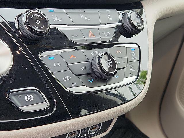 used 2022 Chrysler Pacifica Hybrid car, priced at $25,500