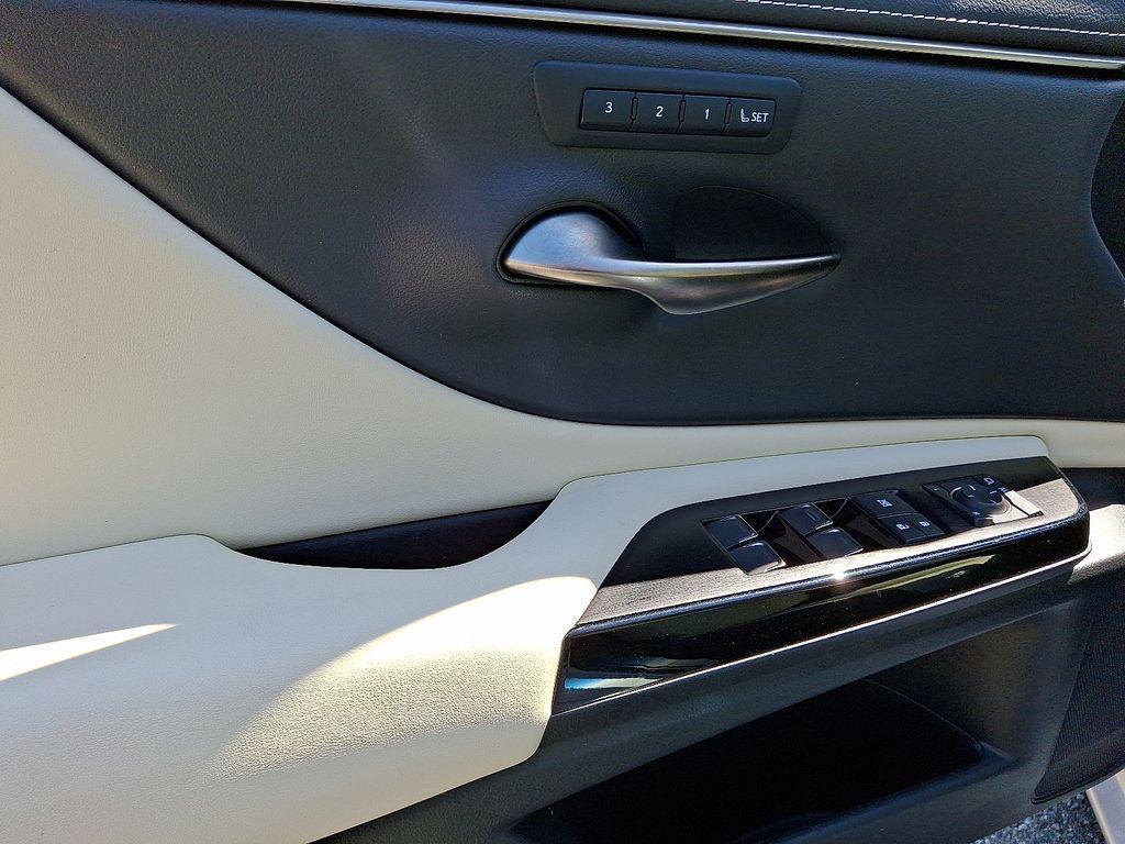 used 2022 Lexus ES 350 car, priced at $34,350