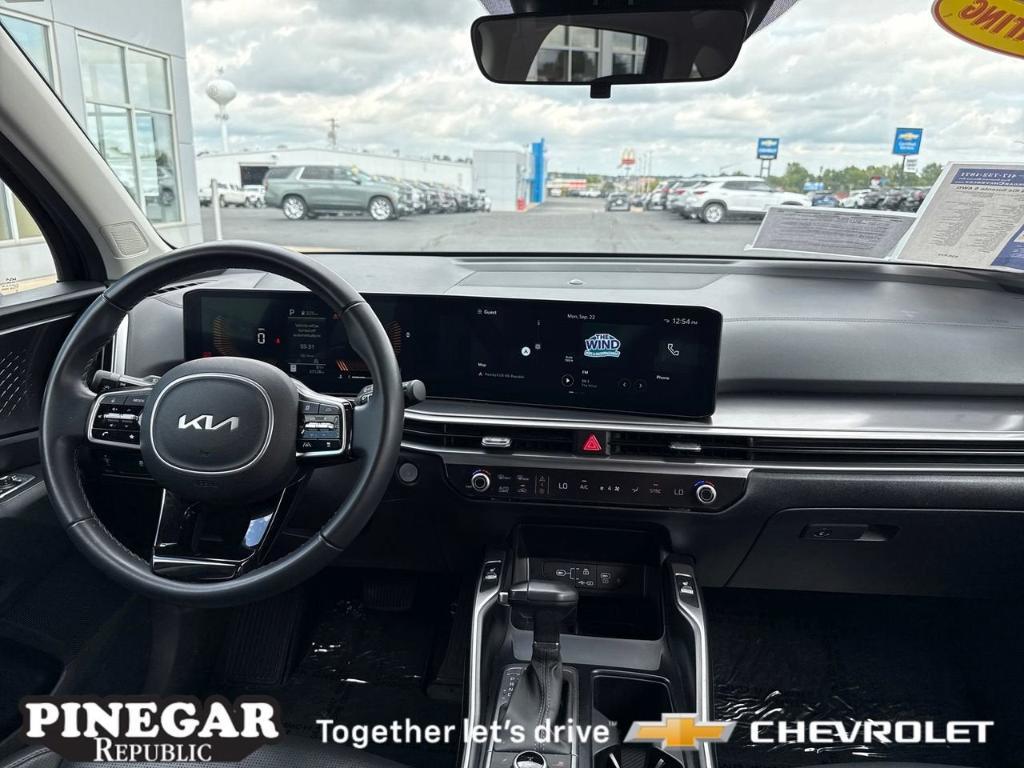 used 2024 Kia Sorento car, priced at $30,924