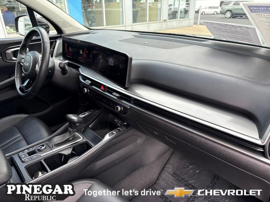used 2024 Kia Sorento car, priced at $30,924