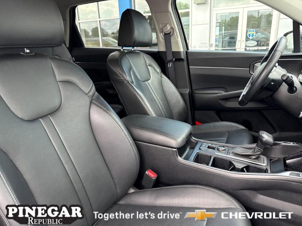 used 2024 Kia Sorento car, priced at $30,924