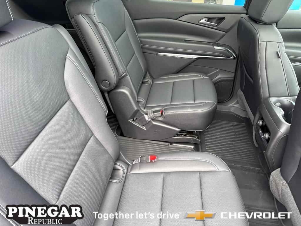 new 2025 Chevrolet Traverse car, priced at $45,100