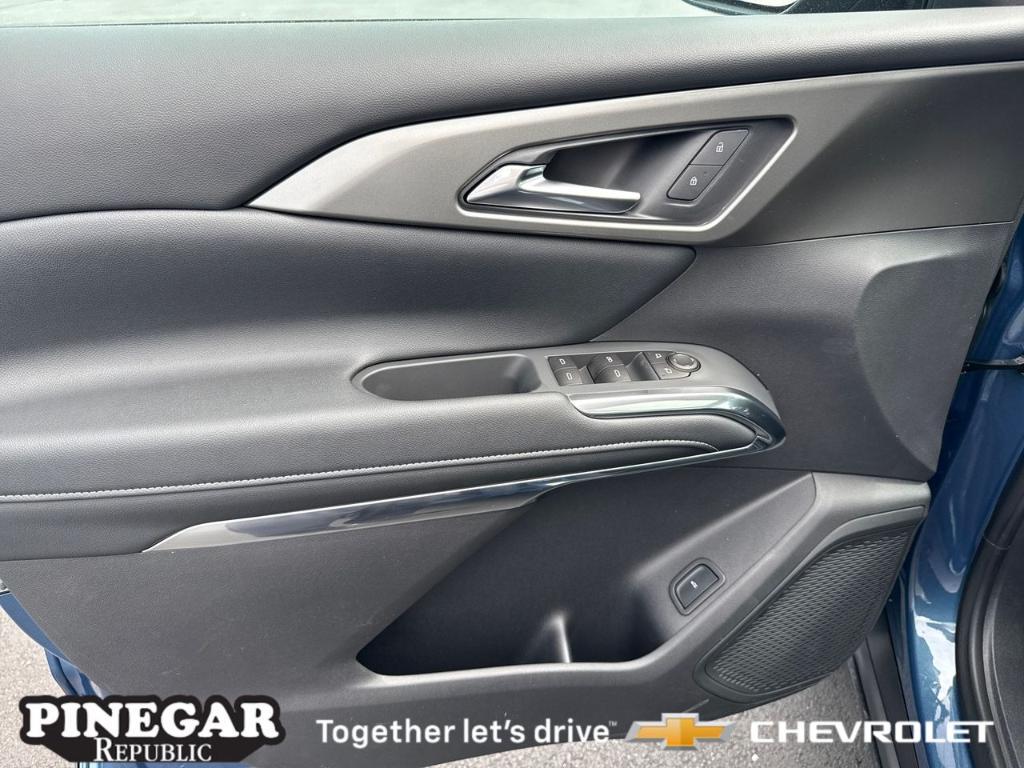 new 2025 Chevrolet Traverse car, priced at $45,100