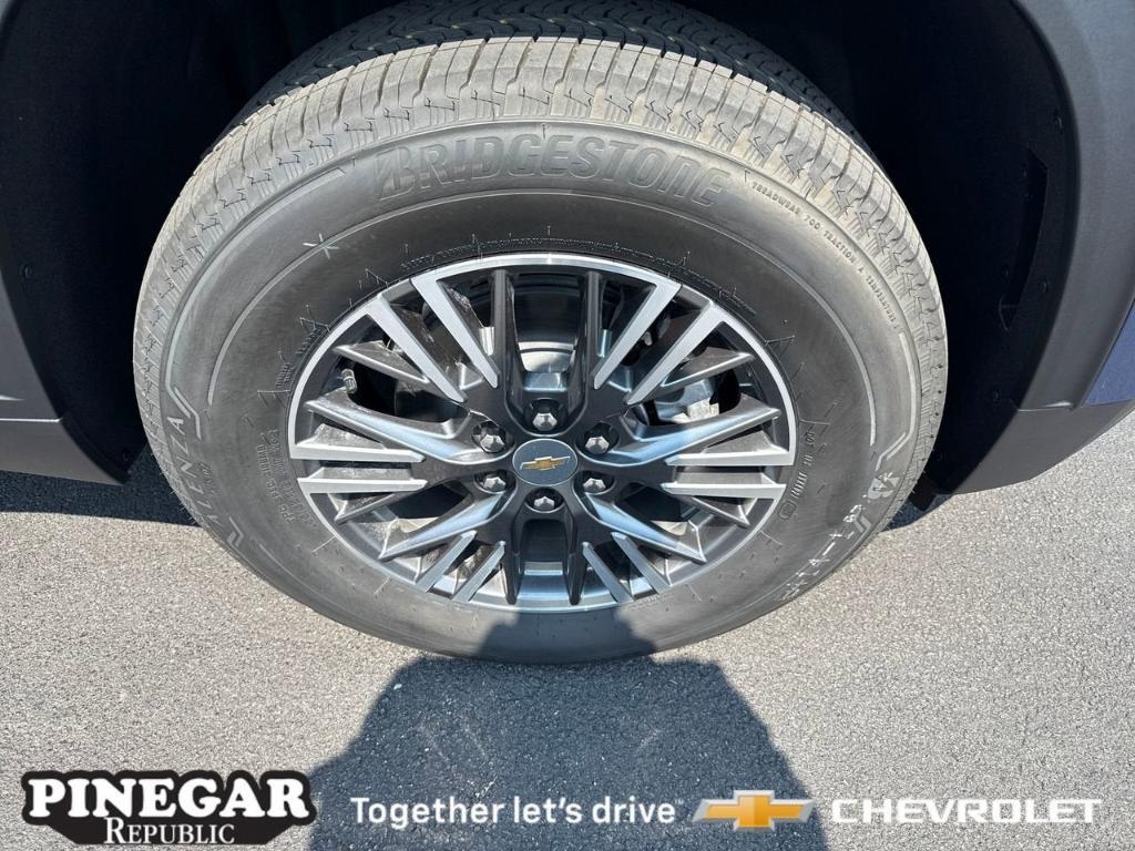 new 2026 Chevrolet Traverse car, priced at $42,070
