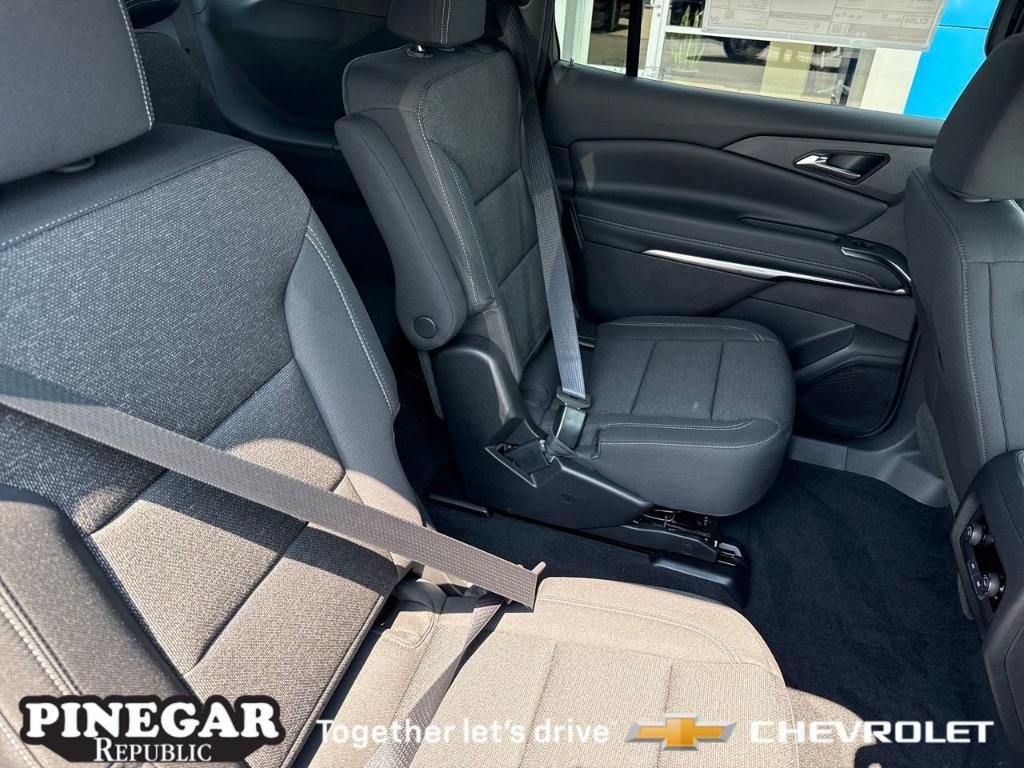 new 2026 Chevrolet Traverse car, priced at $42,070