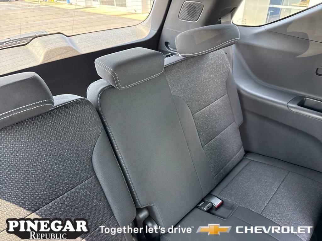 new 2026 Chevrolet Traverse car, priced at $42,070
