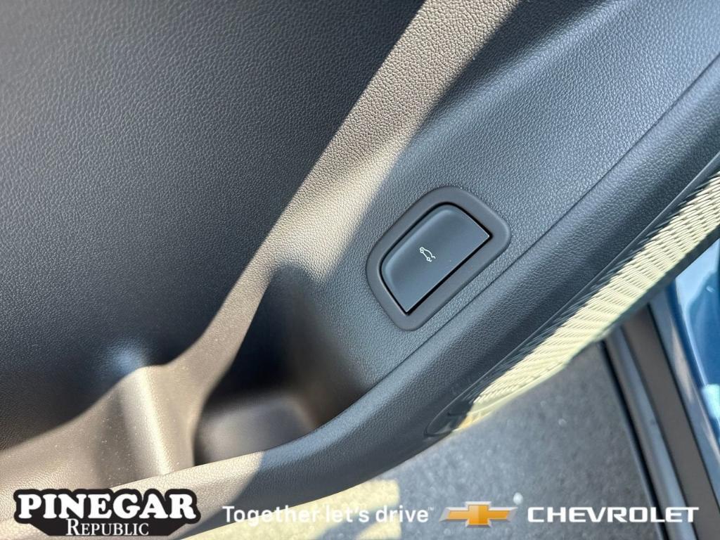 new 2026 Chevrolet Traverse car, priced at $42,070