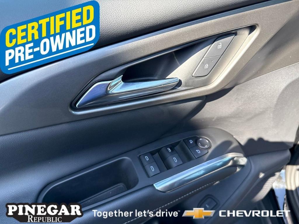 used 2025 Chevrolet Traverse car, priced at $39,154