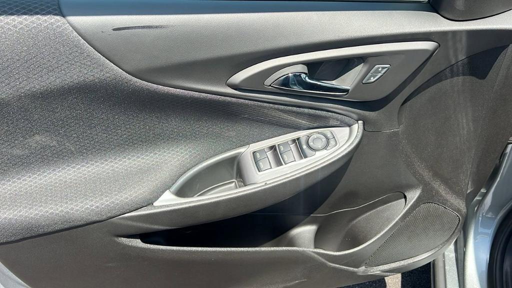 new 2025 Chevrolet Malibu car, priced at $23,598
