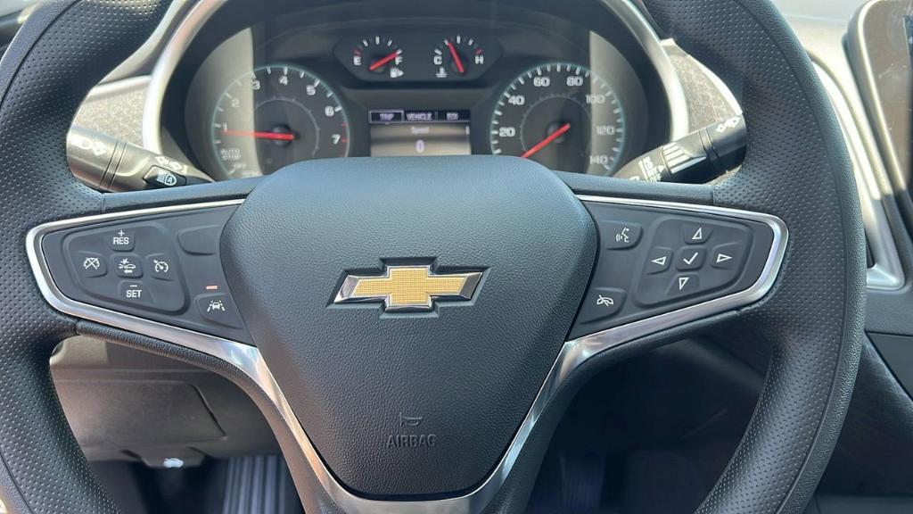 new 2025 Chevrolet Malibu car, priced at $23,598