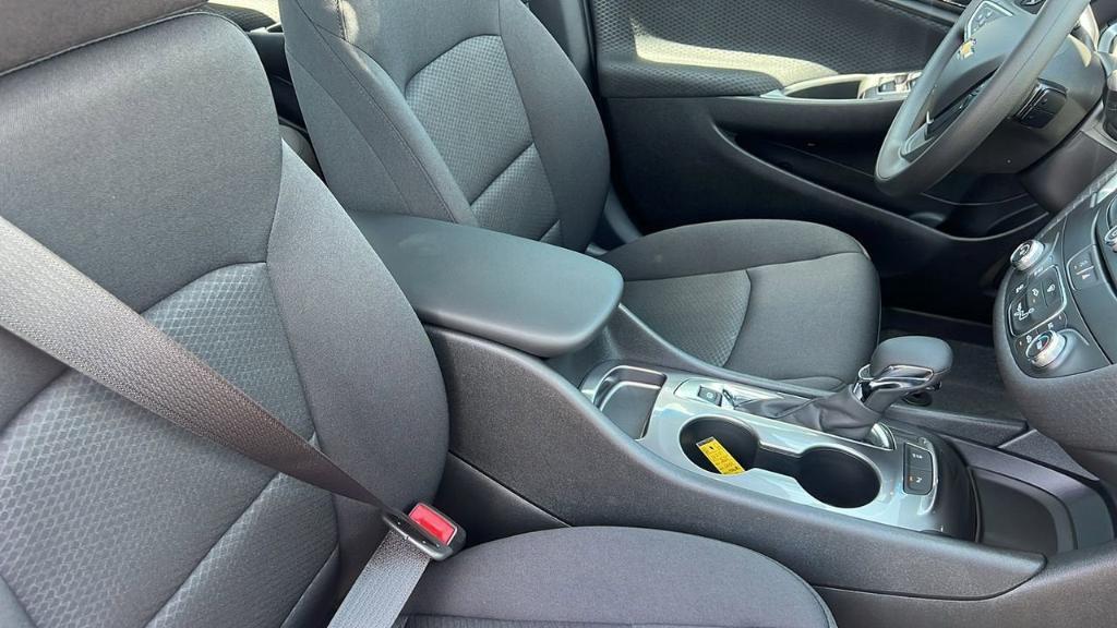 new 2025 Chevrolet Malibu car, priced at $23,598