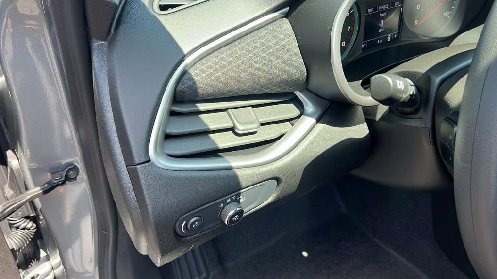 new 2025 Chevrolet Malibu car, priced at $23,598