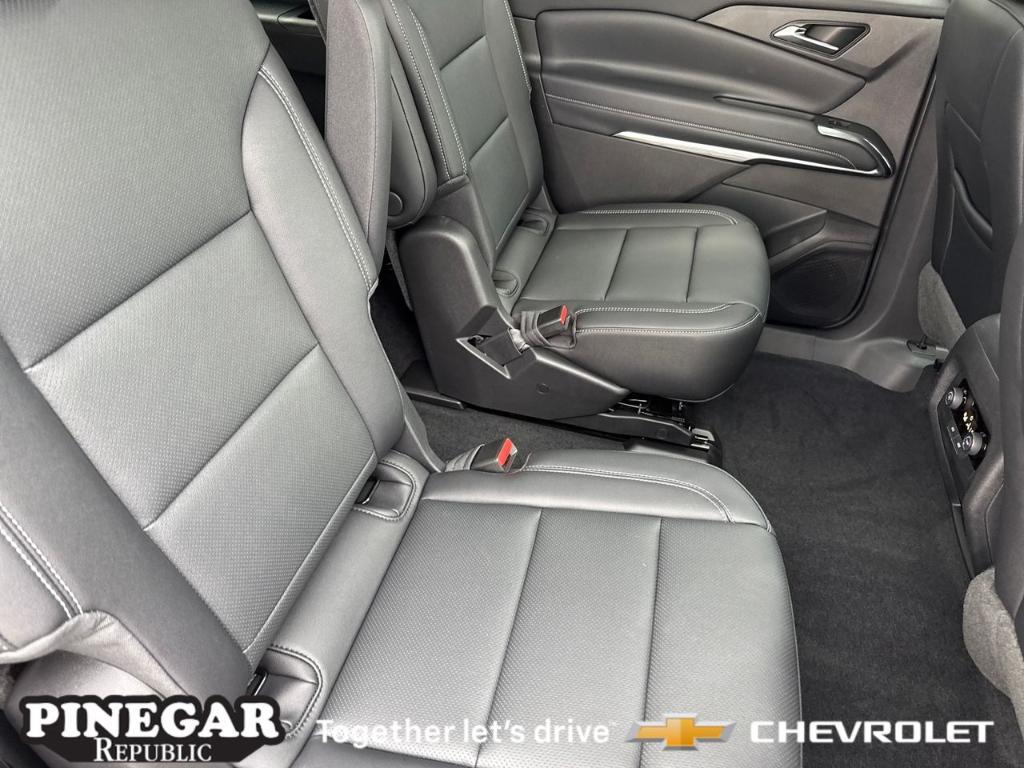 new 2025 Chevrolet Traverse car, priced at $45,245