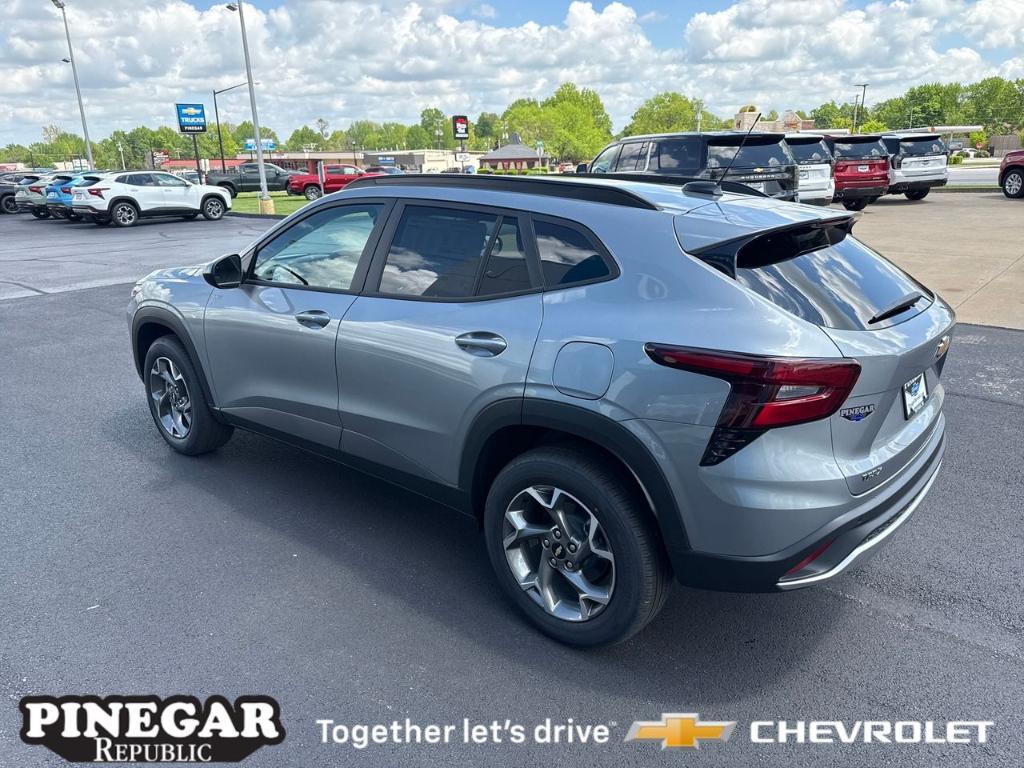 new 2025 Chevrolet Trax car, priced at $24,235
