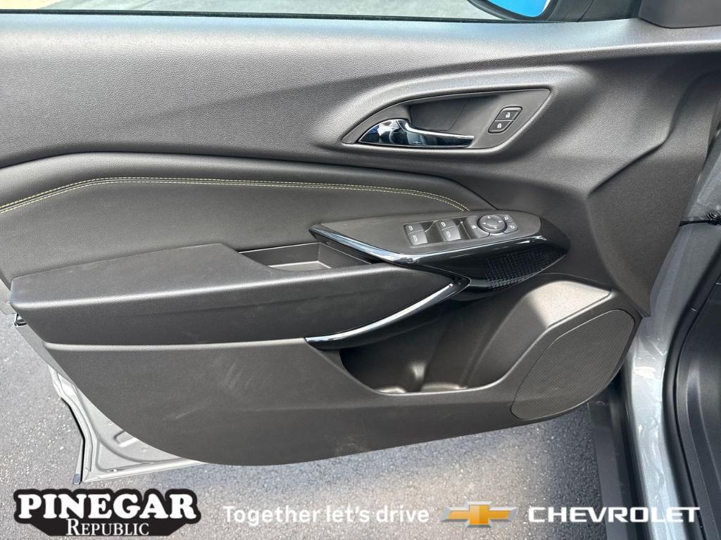 new 2025 Chevrolet Trax car, priced at $24,235